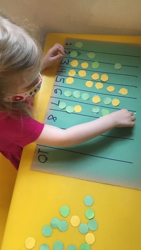 A girl learns counting